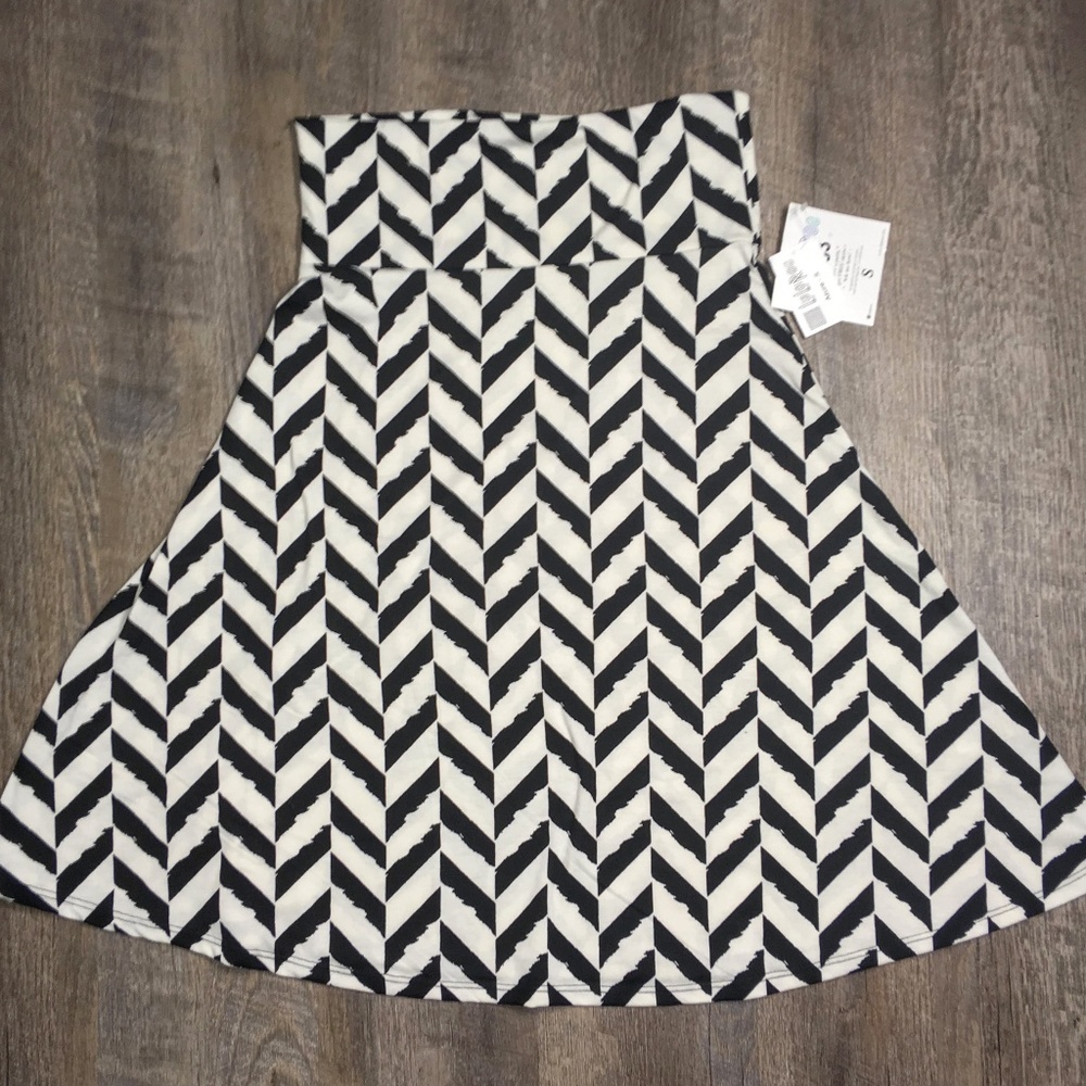 NWT Lularoe Azure Skirt Chevron black white Sz Sm